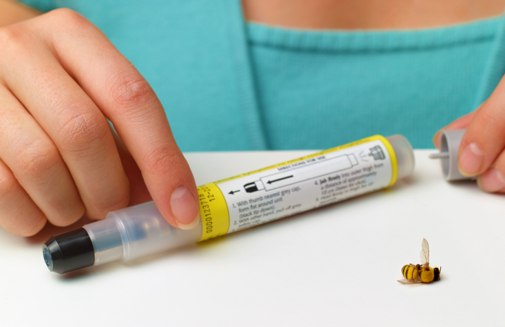 Photo shows woman preparing epipen for wasp sting/Getty Images